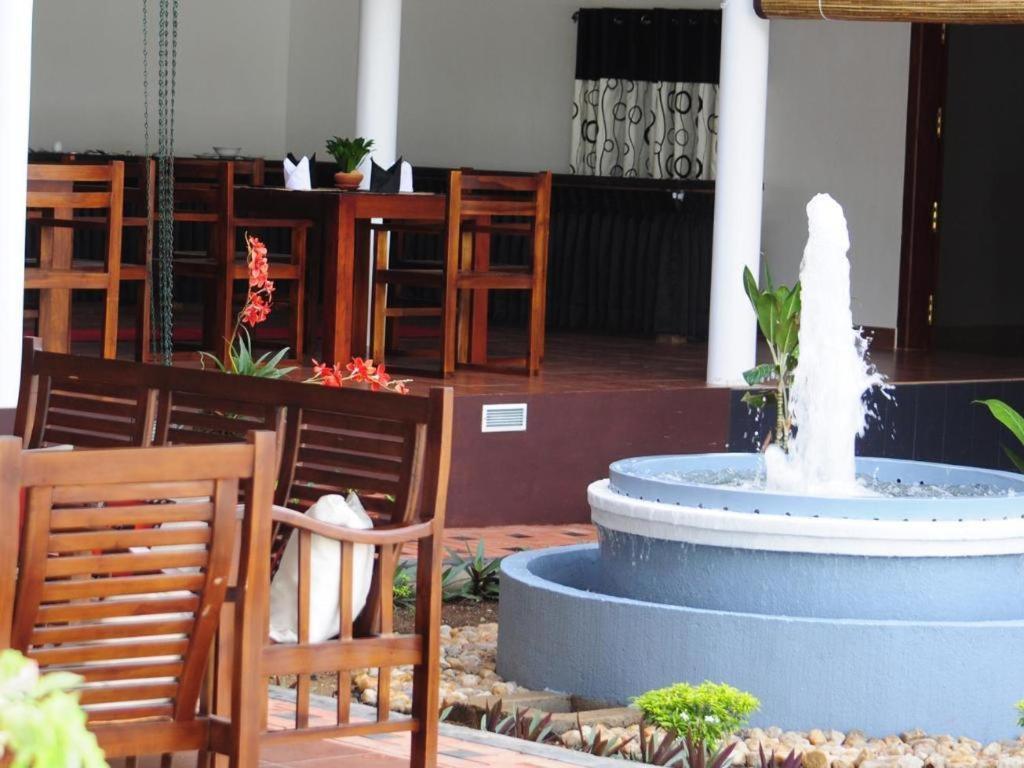 Sihilro Regency Hotel Udawalawe Luaran gambar