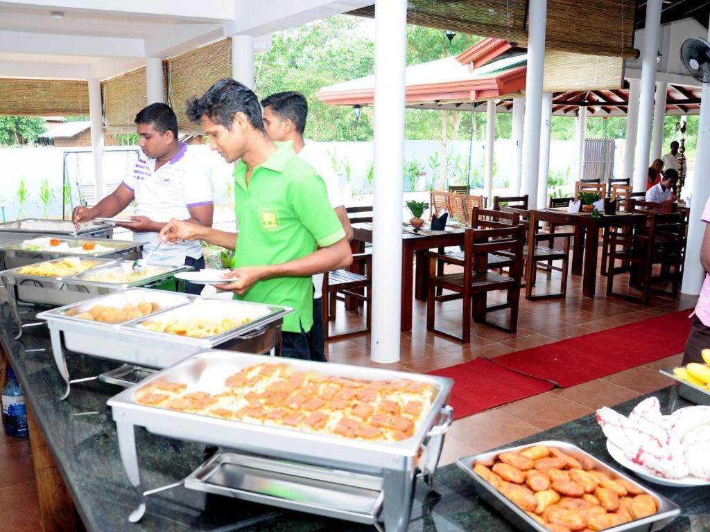 Sihilro Regency Hotel Udawalawe Luaran gambar